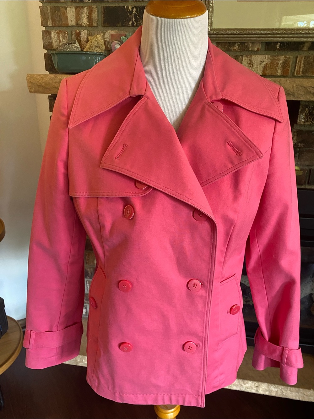 GENE MEYER pink short trench rain coat. Double breasted. 97% cotton some stretch